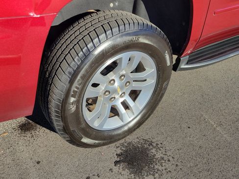 Used 2018 Chevrolet Suburban LT w/ Luxury Package image 5