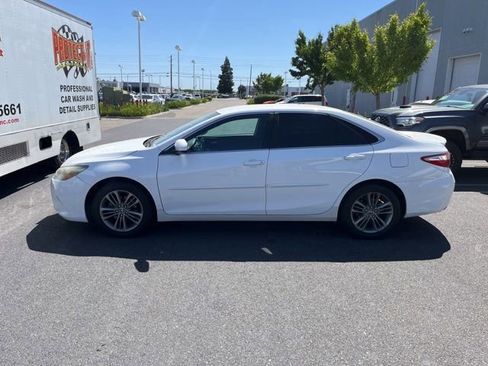 Used 2016 Toyota Camry SE FWD image 8