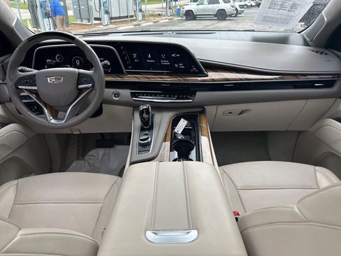 Used 2021 Cadillac Escalade ESV Premium Luxury Platinum w/ Heavy-Duty Trailer Package AWD/4WD image 16