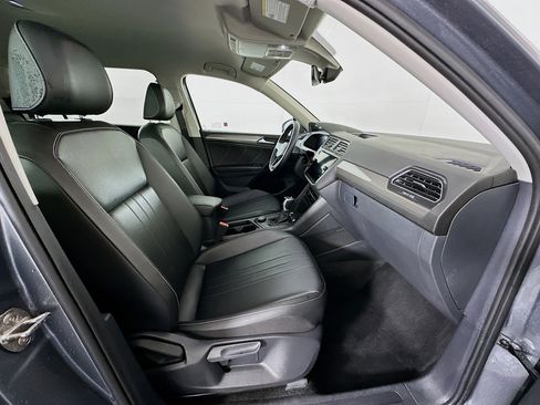 Used 2024 Volkswagen Tiguan SE image 30