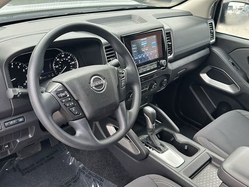 Used 2024 Nissan Frontier SV image 11