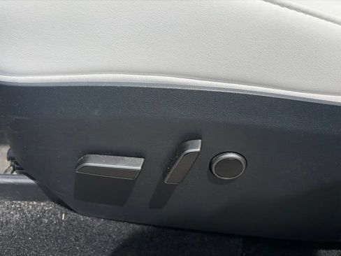 Used 2024 Tesla Model Y Performance AWD/4WD image 36