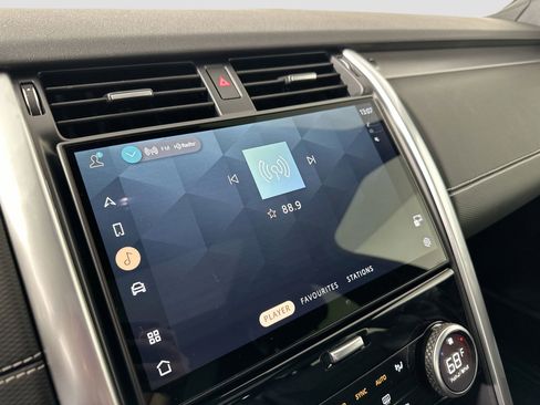 Certified 2025 Land Rover Discovery Dynamic SE image 17