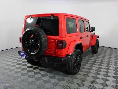 Used 2025 Jeep Wrangler Unlimited Sahara w/ Safety Group AWD/4WD image 23