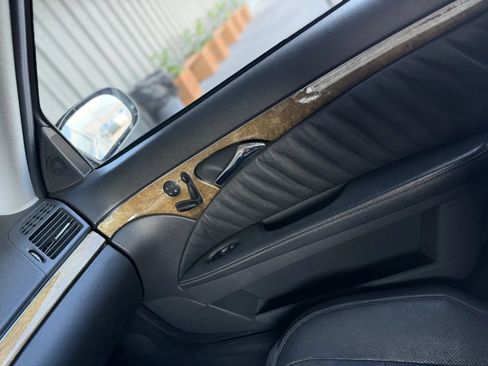 Used 2005 Mercedes-Benz E 500 Sedan image 32