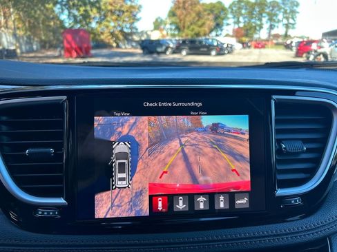 New 2026 Chrysler Pacifica Pinnacle image 17