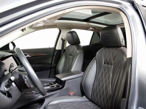 Used 2022 Buick Envision Avenir w/ Technology Package II image 25