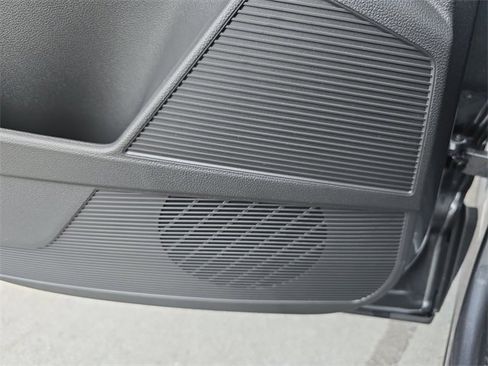 New 2025 Volkswagen Taos SE image 17