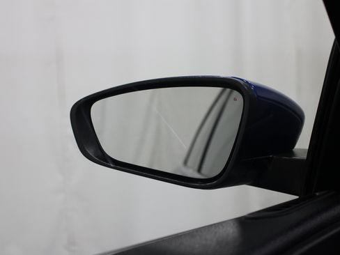 Used 2015 Chrysler 200 Limited FWD image 9