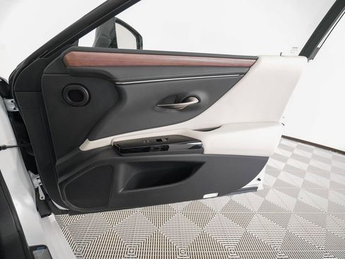 New 2025 Lexus ES 350 w/ Premium Package image 19