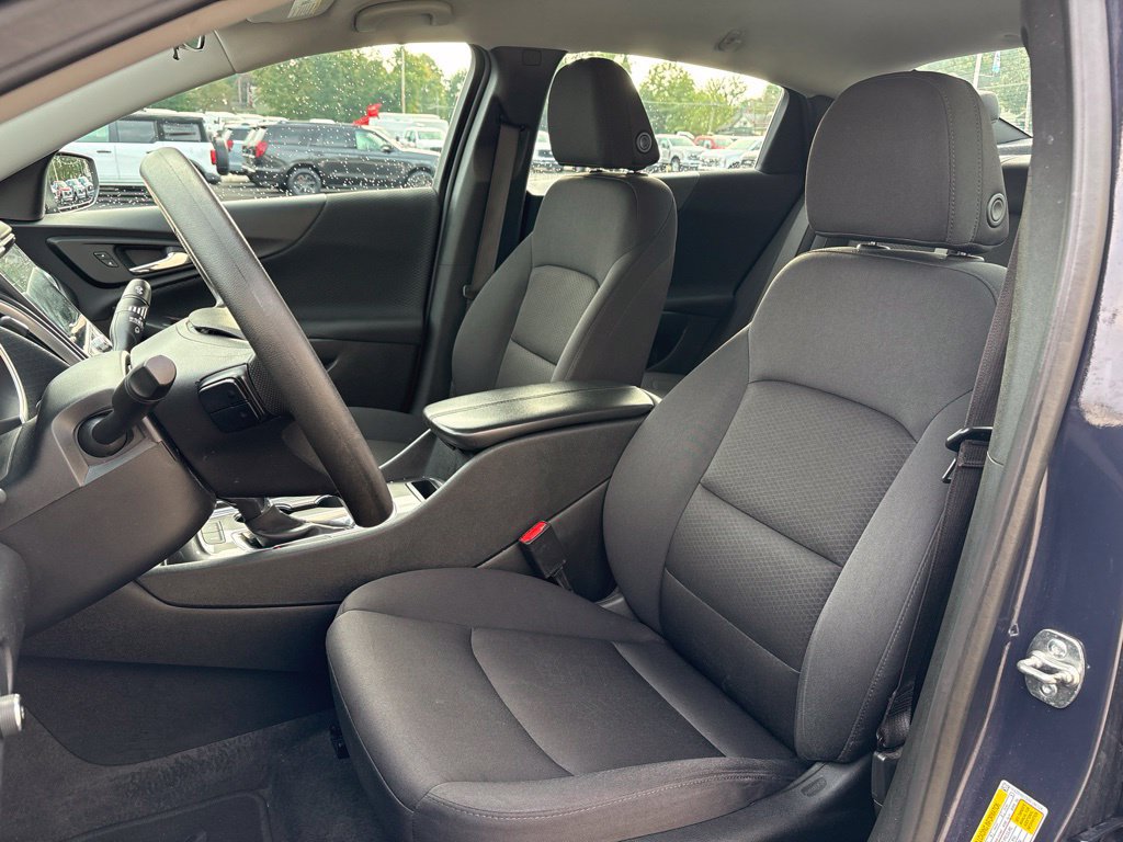 Used 2025 Chevrolet Malibu LT FWD image 6