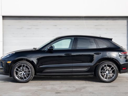 Certified 2025 Porsche Macan image 2