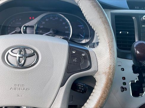 Used 2013 Toyota Sienna XLE w/ Premium Pkg FWD image 24