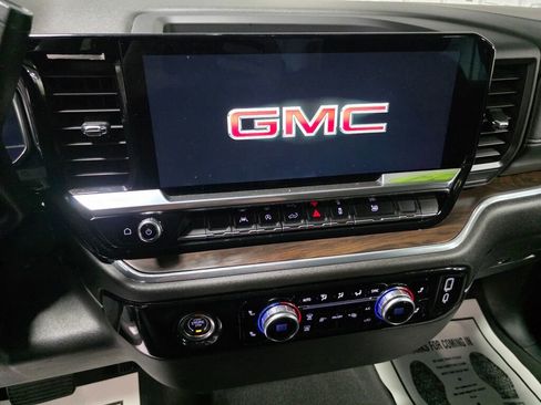 Used 2024 GMC Sierra 1500 SLT image 13