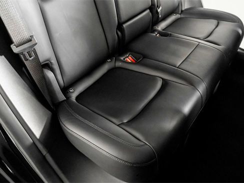 Used 2022 Tesla Model Y Long Range image 34