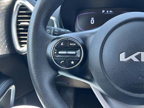Used 2023 Kia Soul LX w/ LX Technology Package image 18