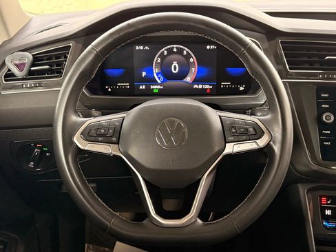 Used 2022 Volkswagen Tiguan SE image 33