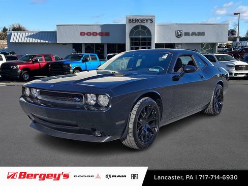 Used 2010 Dodge Challenger R/T RWD image 1