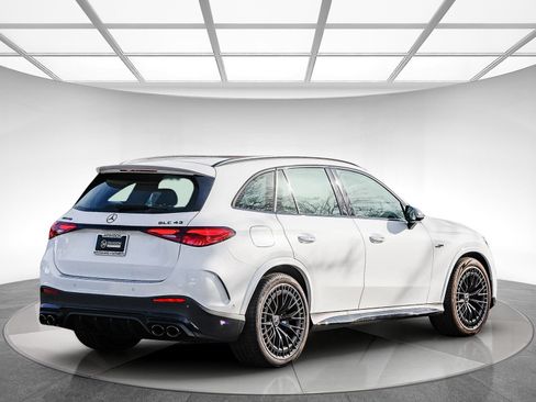 Used 2024 Mercedes-Benz GLC 43 AMG 4MATIC image 4