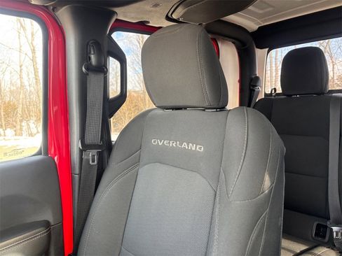 Used 2023 Jeep Gladiator Overland image 35