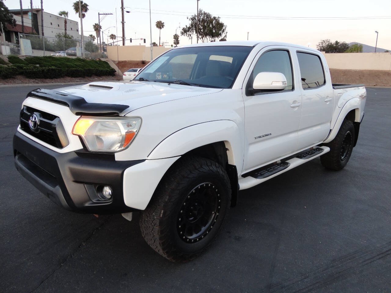 Used 2015 Toyota Tacoma PreRunner w/ TRD Sport Package RWD image 1
