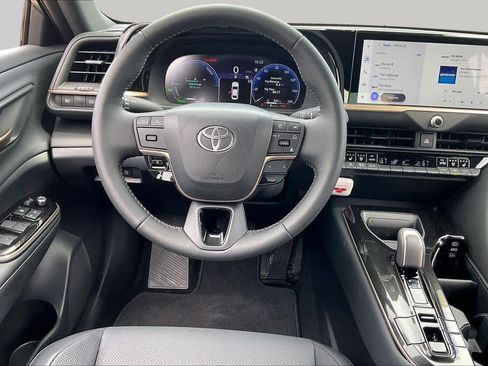 Used 2026 Toyota Crown AWD/4WD image 6