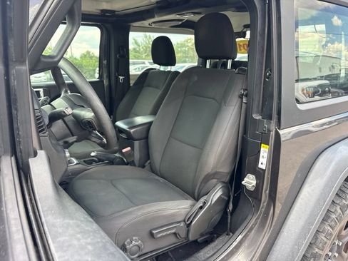 Used 2018 Jeep Wrangler Sport AWD/4WD image 9