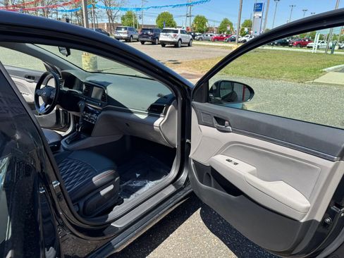Used 2019 Hyundai Elantra Value Edition FWD image 16