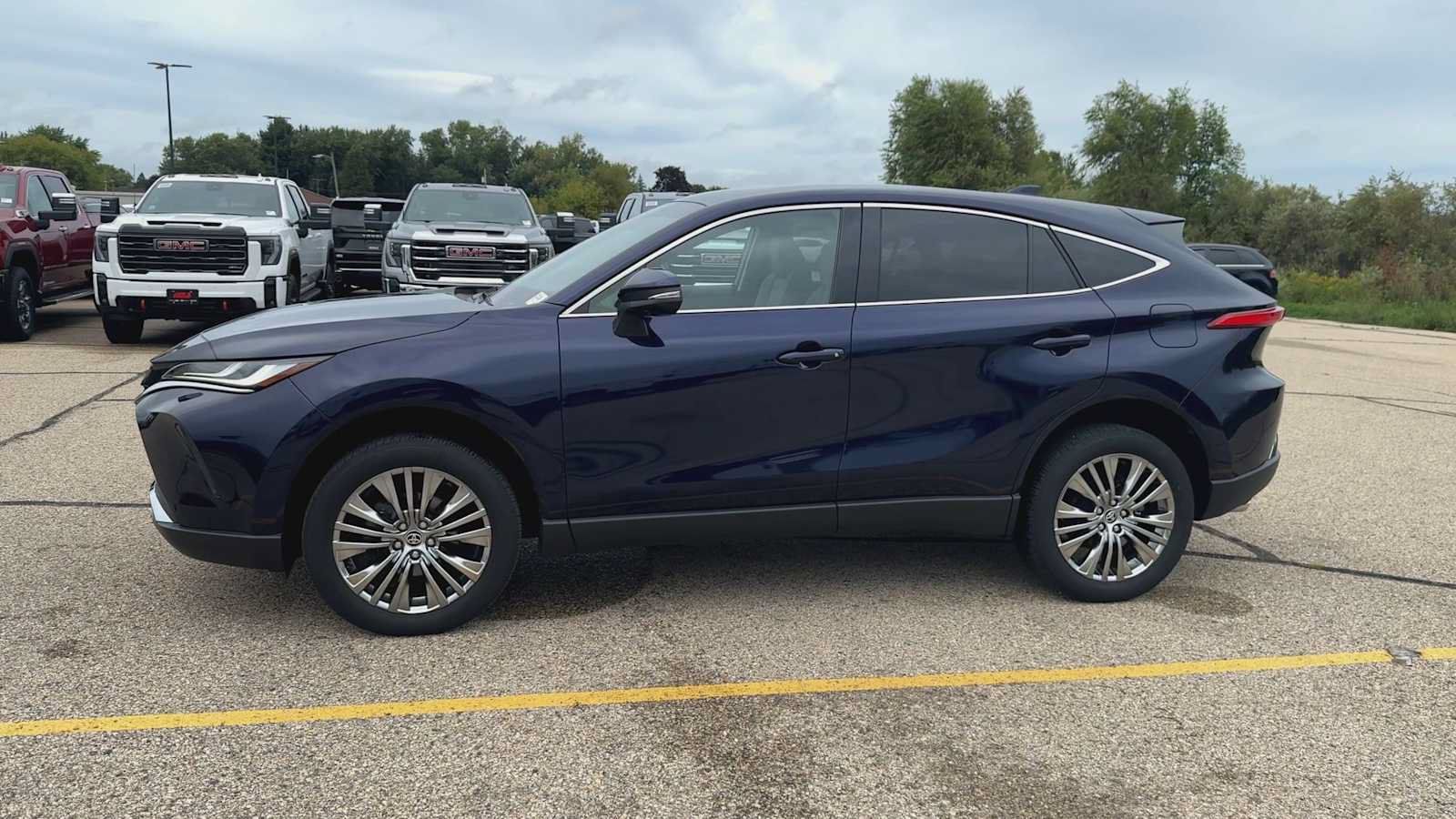 Used 2024 Toyota Venza Limited AWD/4WD image 7