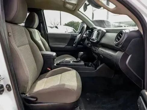 Used 2022 Toyota Tacoma SR image 28