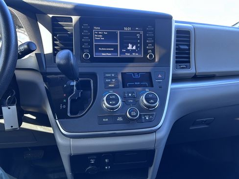 Used 2020 Toyota Sienna L image 20