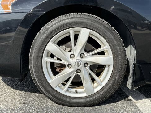 Used 2013 Nissan Altima 2.5 SL w/ Technology Pkg image 9