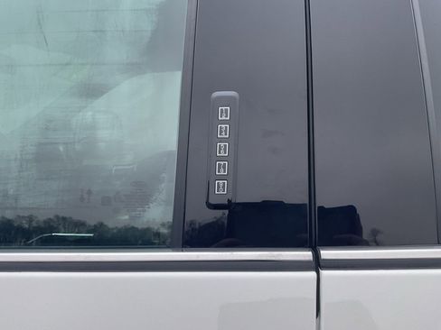 Used 2022 Ford F250 Platinum w/ FX4 Off-Road Package image 8