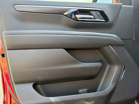 New 2026 Chevrolet Suburban LS image 10