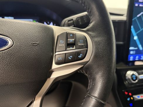 Used 2022 Ford Explorer Limited w/ Limited Technology Package image 18