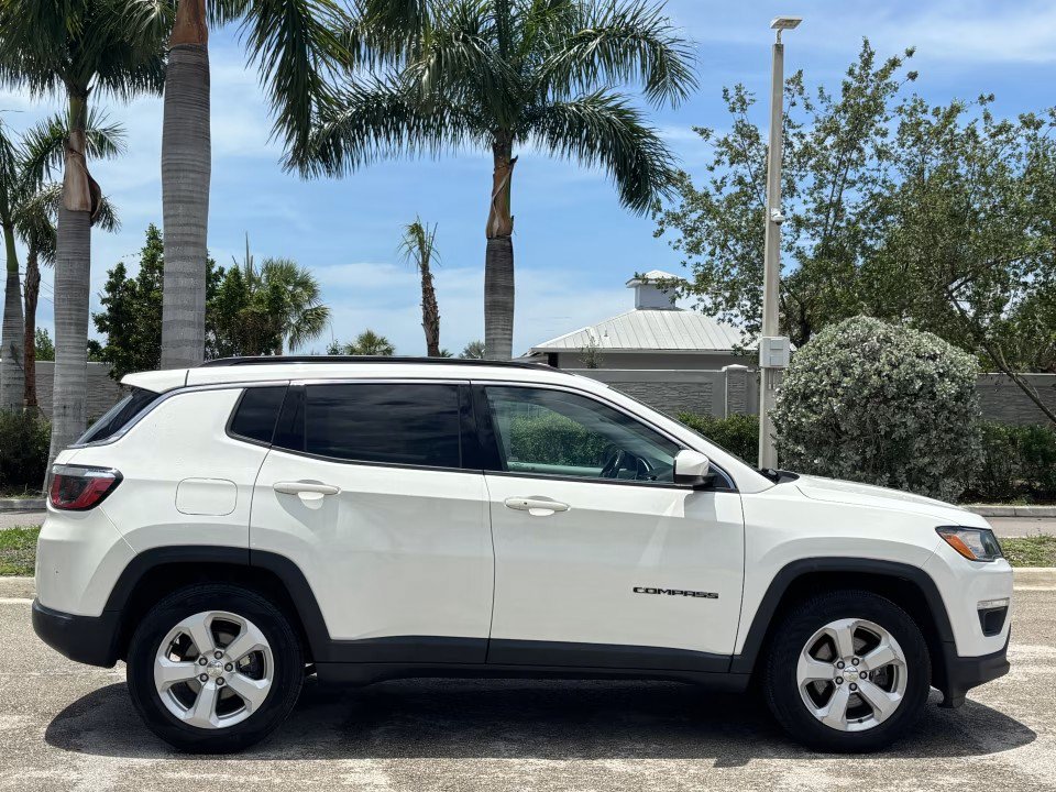 Used 2018 Jeep Compass Latitude w/ Popular Equipment Group FWD image 5
