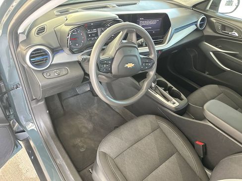 Used 2025 Chevrolet Trax LS w/ LS Convenience Package image 12