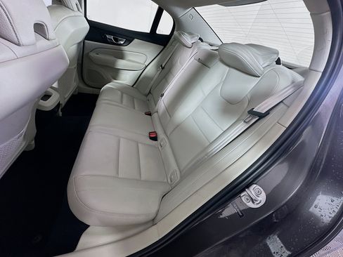 Used 2024 Volvo S60 B5 Plus image 28