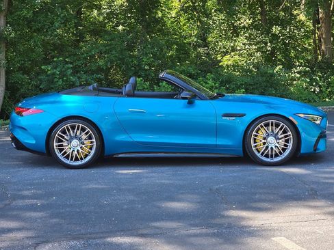 Used 2022 Mercedes-Benz SL 55 AMG 4MATIC w/ Driver Assistance Package image 7