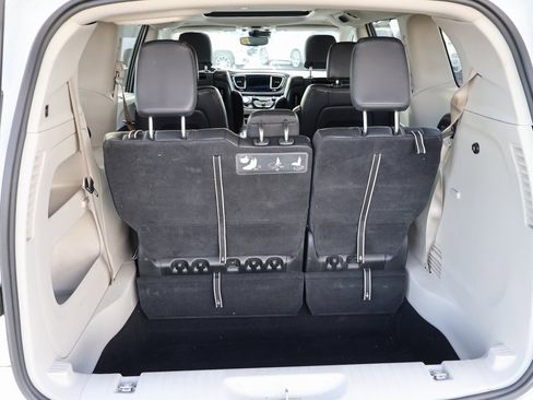 Used 2018 Chrysler Pacifica Touring-L Plus w/ Advanced Safetytec Group image 16