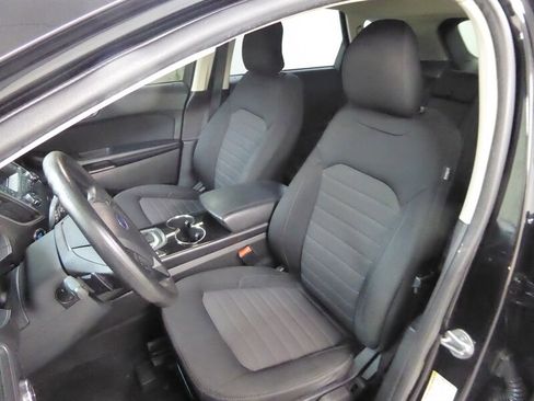 Used 2017 Ford Edge SE image 17