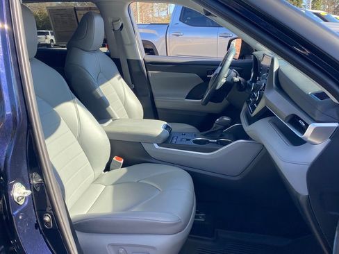 Used 2020 Toyota Highlander XLE image 20