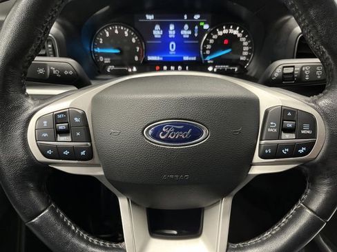 Used 2022 Ford Explorer XLT image 18