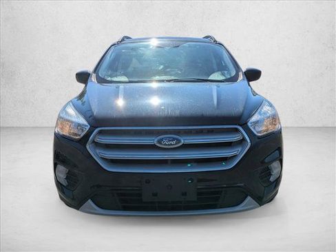 Used 2018 Ford Escape SE w/ SE Sync 3 Package AWD/4WD image 2