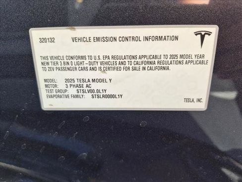 Used 2025 Tesla Model Y Long Range RWD image 21