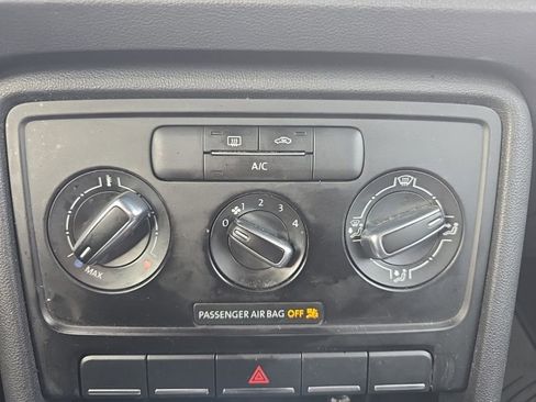 Used 2014 Volkswagen Beetle 1.8T image 25