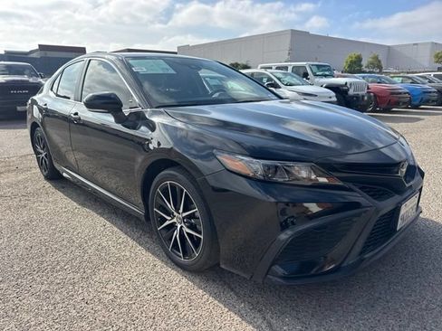 Used 2024 Toyota Camry SE FWD image 3