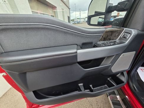 Used 2024 Ford F350 Lariat image 43