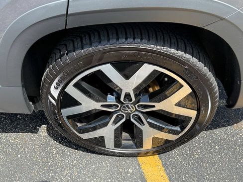 Certified 2022 Volkswagen Taos SEL AWD/4WD image 8