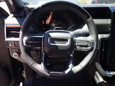 New 2026 GMC Yukon Denali w/ Denali Reserve Package AWD/4WD image 13